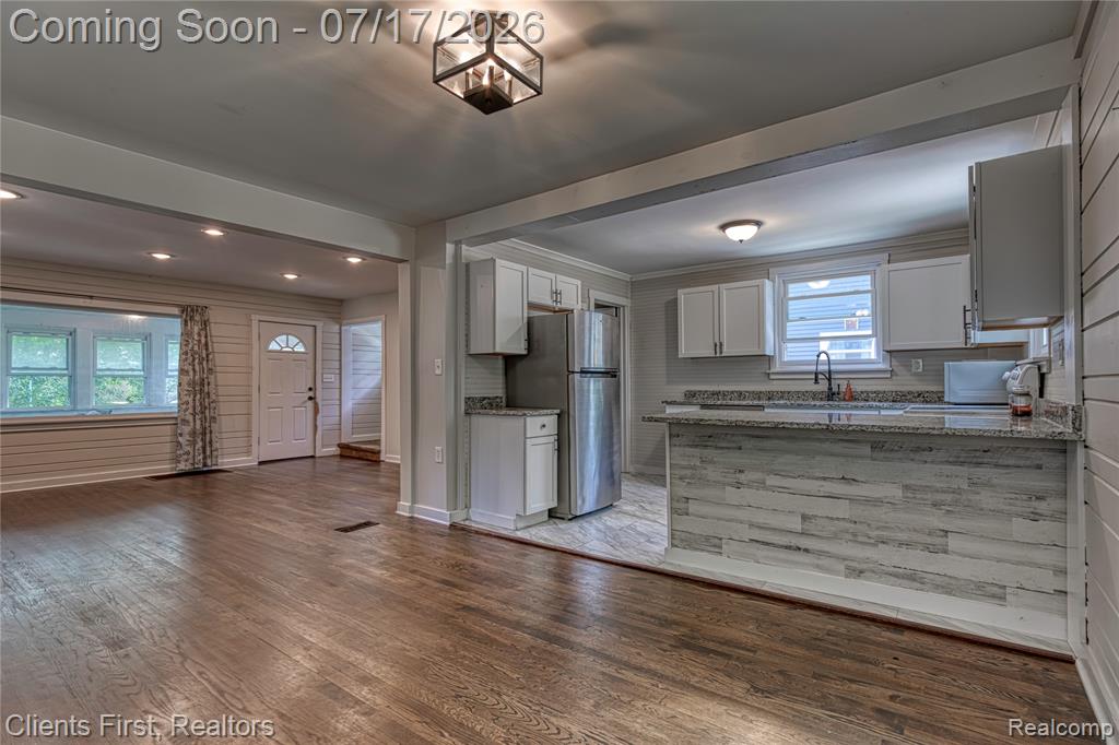 4258 Seeden Street, Waterford, MI 48329 — Photo 10