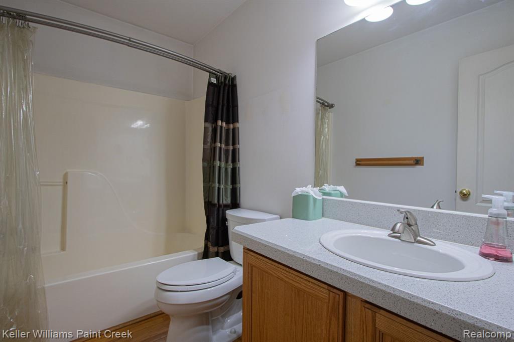 2569 MAPLE FOREST Drive, Wixom, MI 48393 — Photo 21