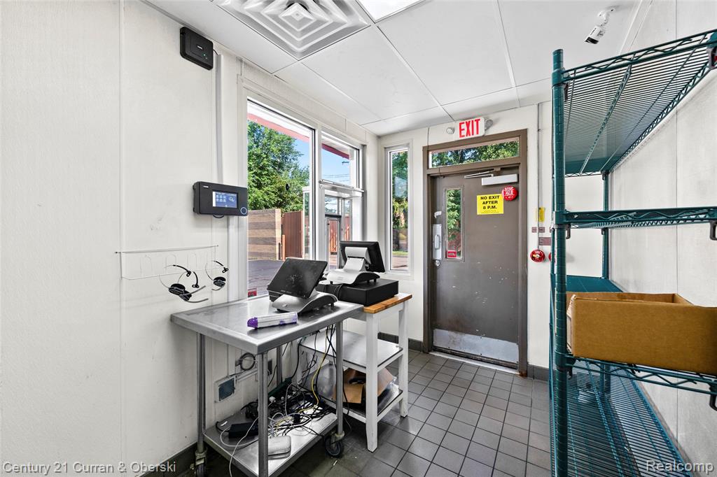 32704 Grand River Avenue, Farmington, MI, 48336