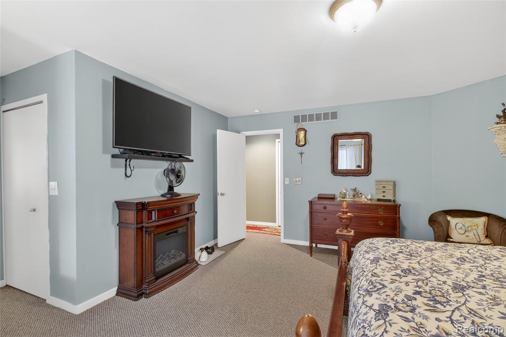 5148 Woodrun Court, West Bloomfield, MI 48323 — Photo 20