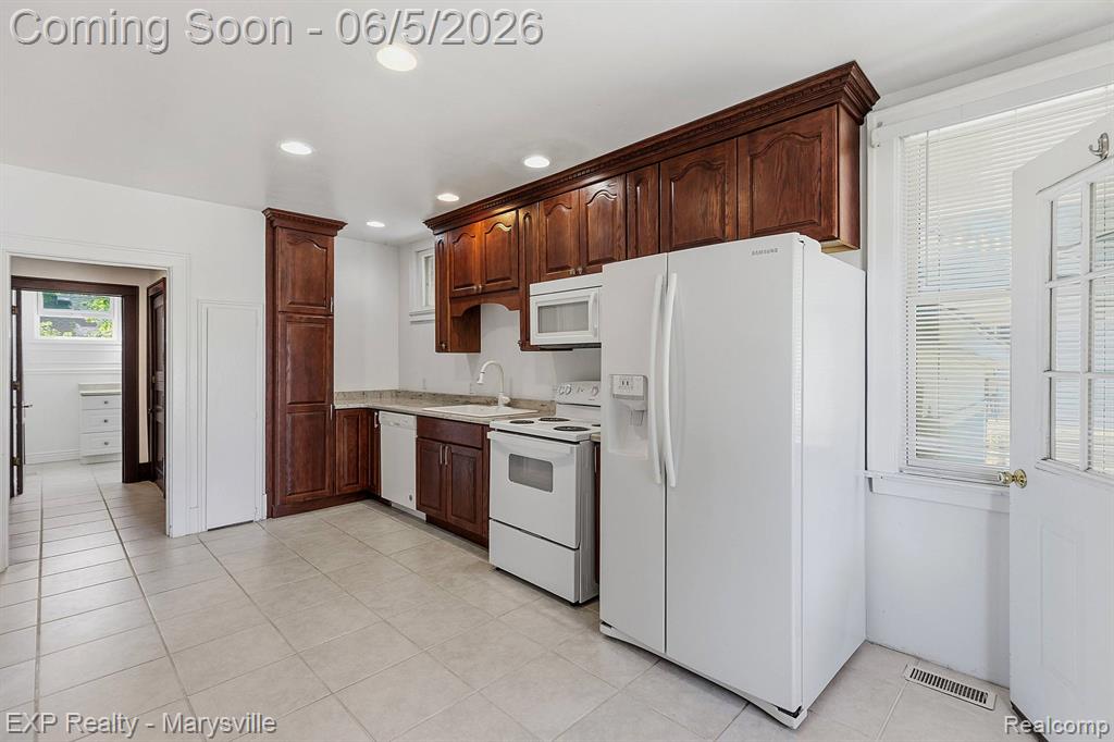504 Clinton, St. Clair, MI 48079 — Photo 9