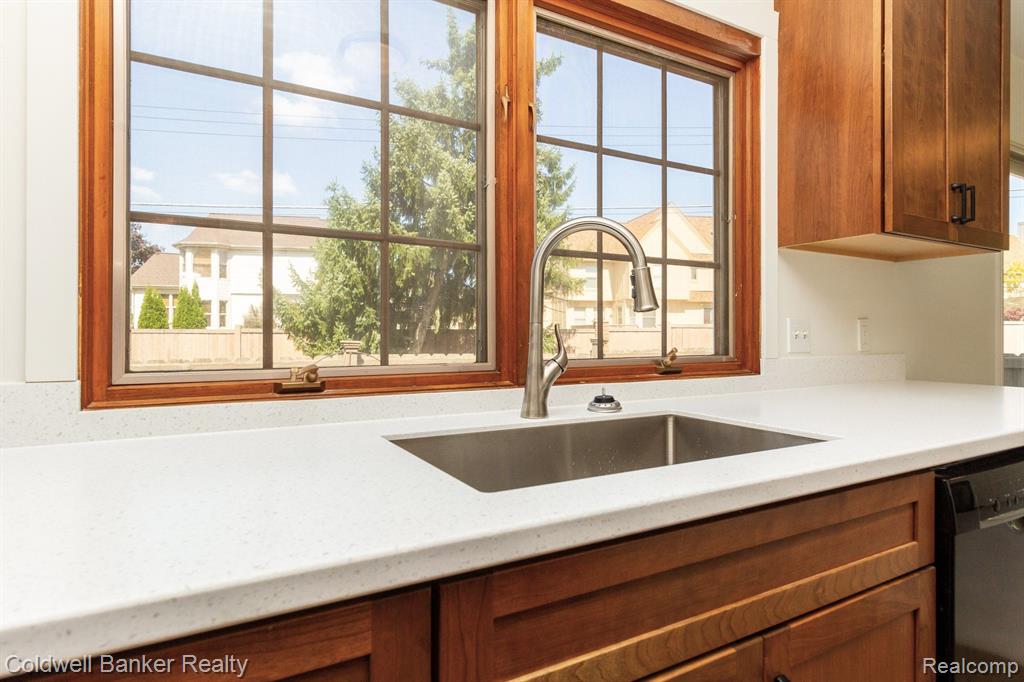 23793 STONEHENGE, Novi, MI — Photo 15
