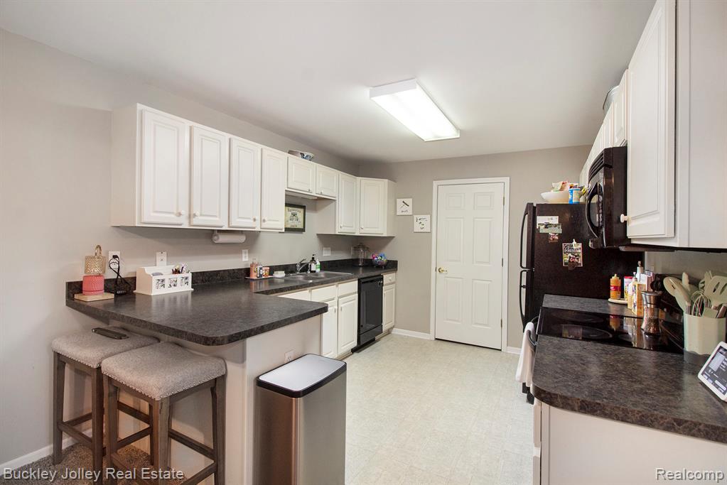1018 Shiawassee Circle, Howell, MI 48843 — Photo 2