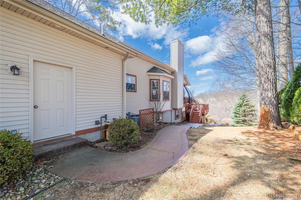 4204 Pavilion Court, Fenton, MI 48430 — Photo 36