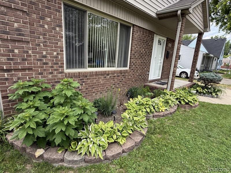 8303 Lenore Street, Dearborn Heights, MI 48127 — Photo 22