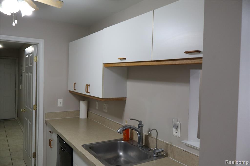5212 Pine Aires Drive, Sterling Heights, MI 48314 — Photo 11