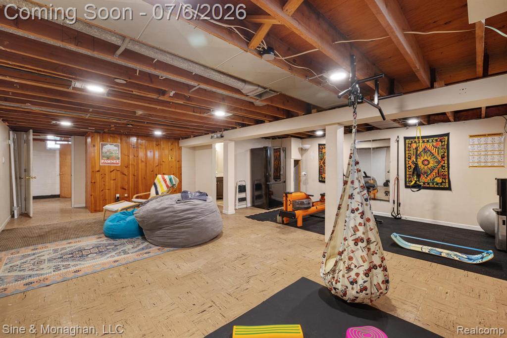 977 ROSLYN Road, Grosse Pointe Woods, MI 48236 — Photo 28