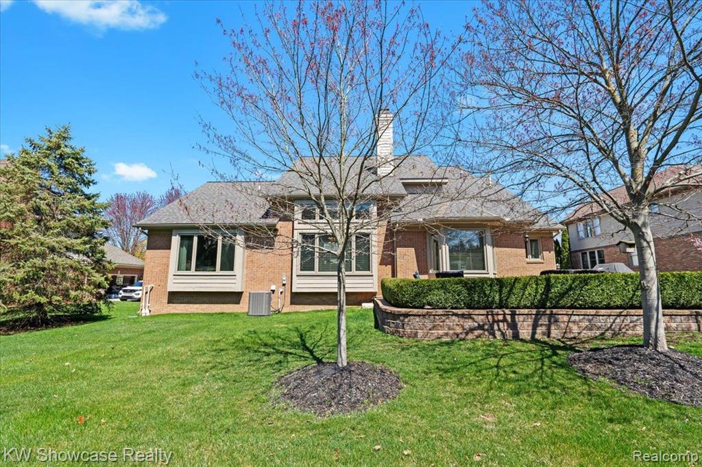 54771 GRENELEFE Circle E, South Lyon, MI 48178 — Photo 36