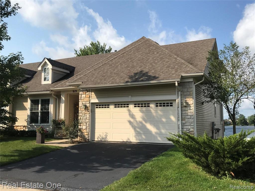 919 STONY LAKE Court, Oxford, MI 48371