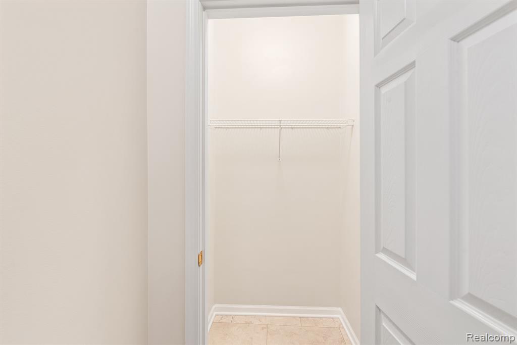 14105 ADDINGTON Drive, Commerce Twp, MI 48390 — Photo 28