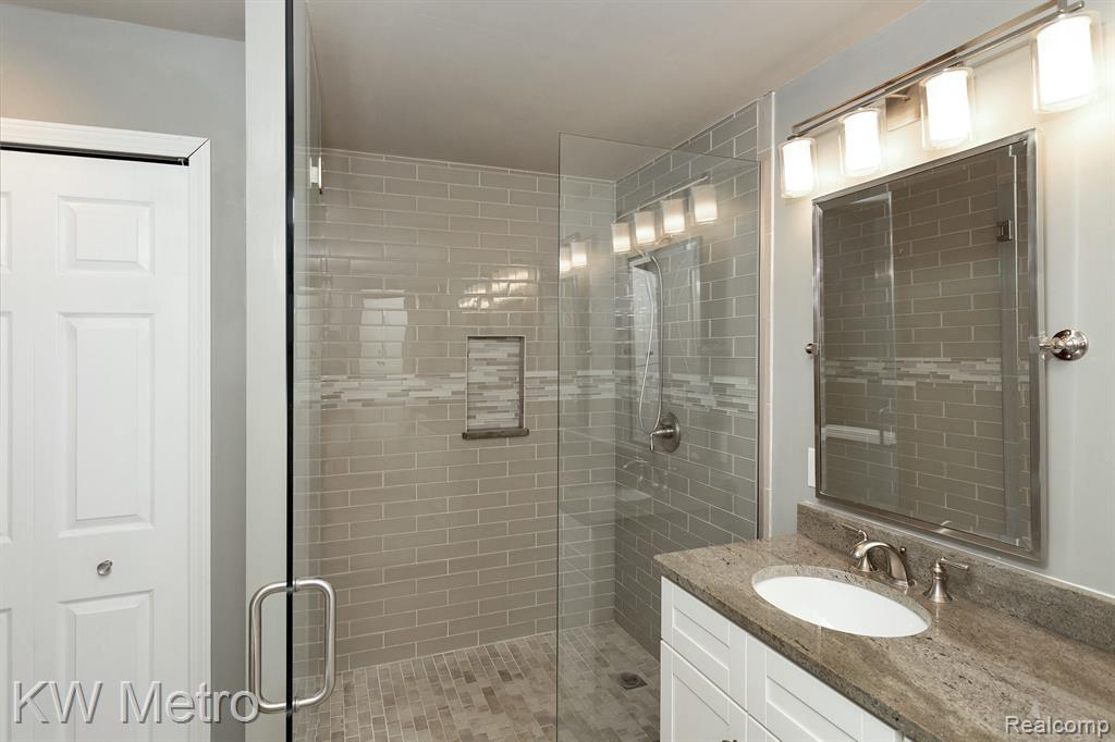 516 NEWBURNE POINTE, Bloomfield Hills, MI 48304 — Photo 24
