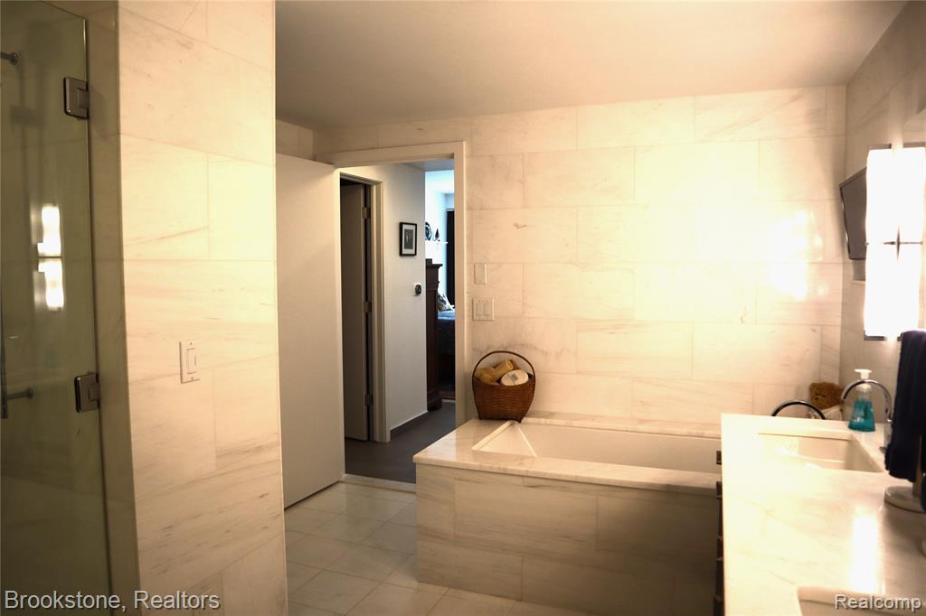432 Washington Avenue, 1304, Royal Oak, MI 48067 — Photo 22