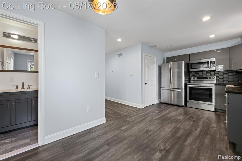 4303 N Verona Circle, Royal Oak, MI 48073 — Photo 15