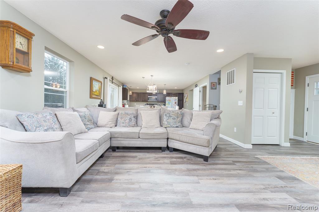 7047 Bennington Greens Drive, Owosso, MI 48867 — Photo 12