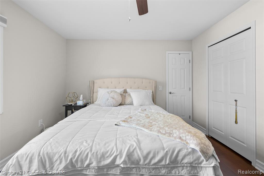 48279 Chesterfield Drive S, Dearborn, MI 48187 — Photo 26