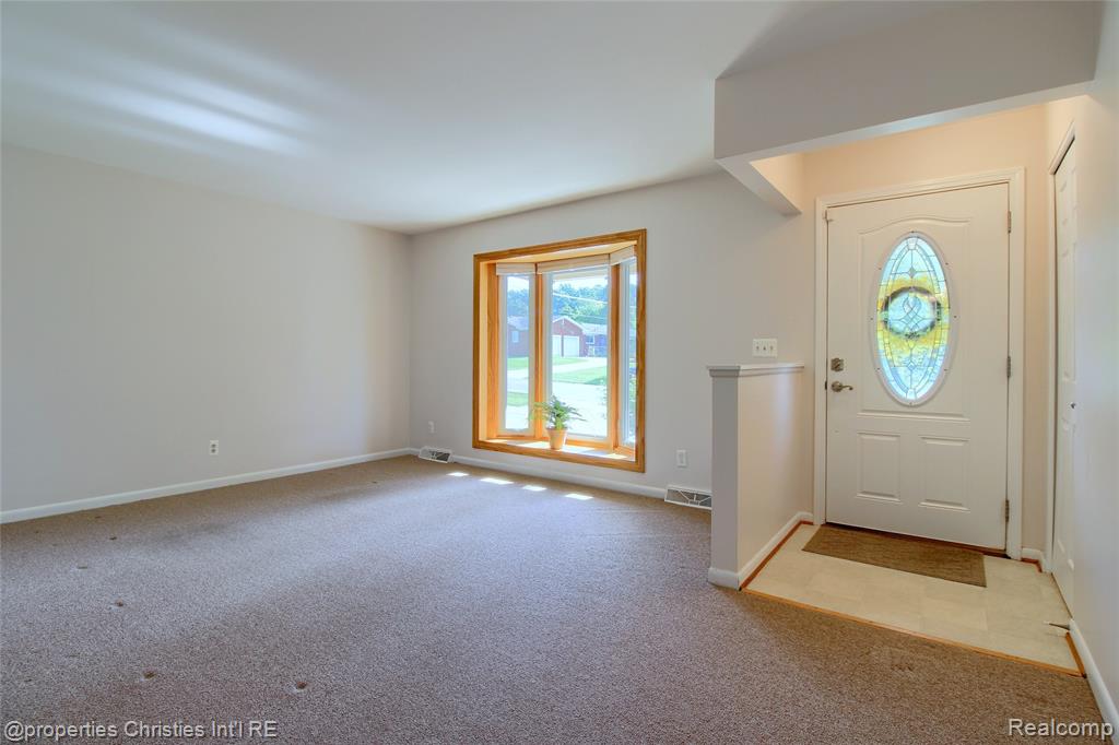 565 Center Ridge, South Lyon, MI 48178 — Photo 5