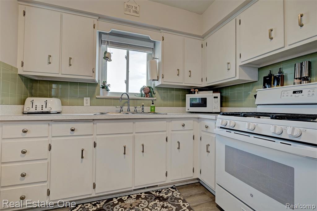 9772 Crawford Road, Columbus, MI — Photo 11