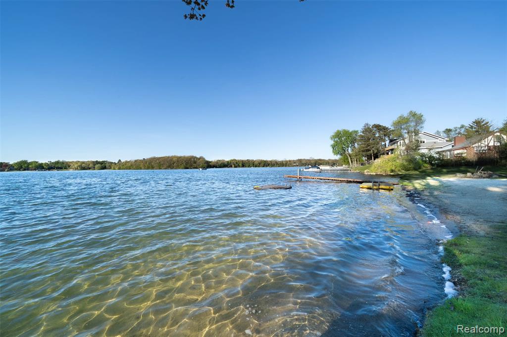 7806 Circle Boulevard, West Bloomfield, MI 48323 — Photo 47