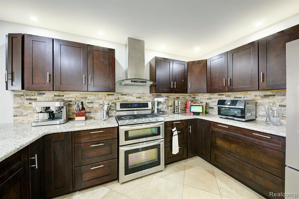 3978 CHANDA, Highland, MI 48356 — Photo 18