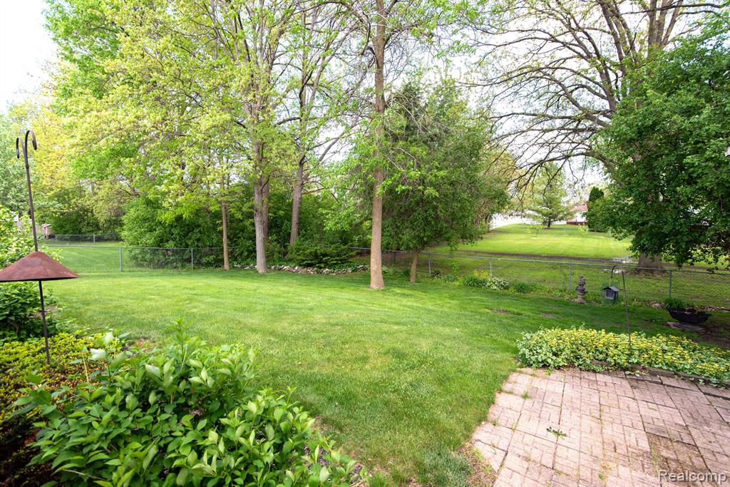906 VILLAGE Drive, Davison, MI 48423 — Photo 53