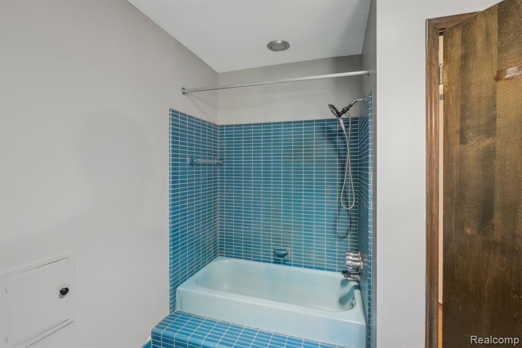 6755 WELLESLEY, Clarkston, MI — Photo 31