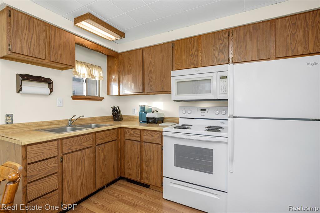 3004 Maplewood Drive, Fort Gratiot, MI 48059 — Photo 10