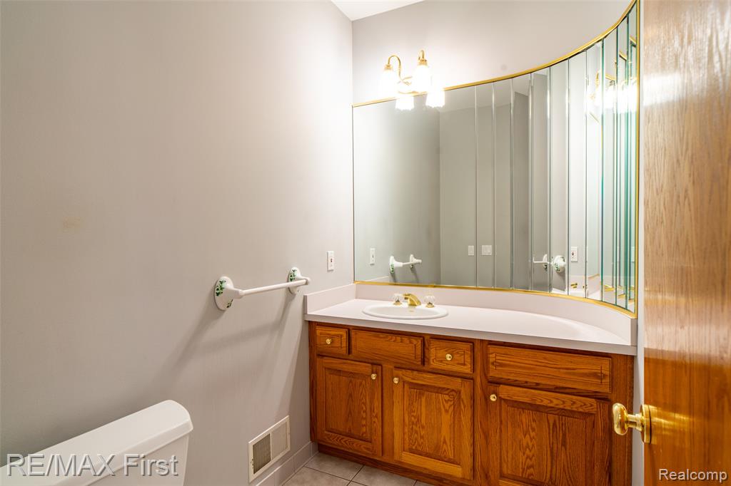 47368 Dove Court, Shelby Twp, MI 48315 — Photo 33