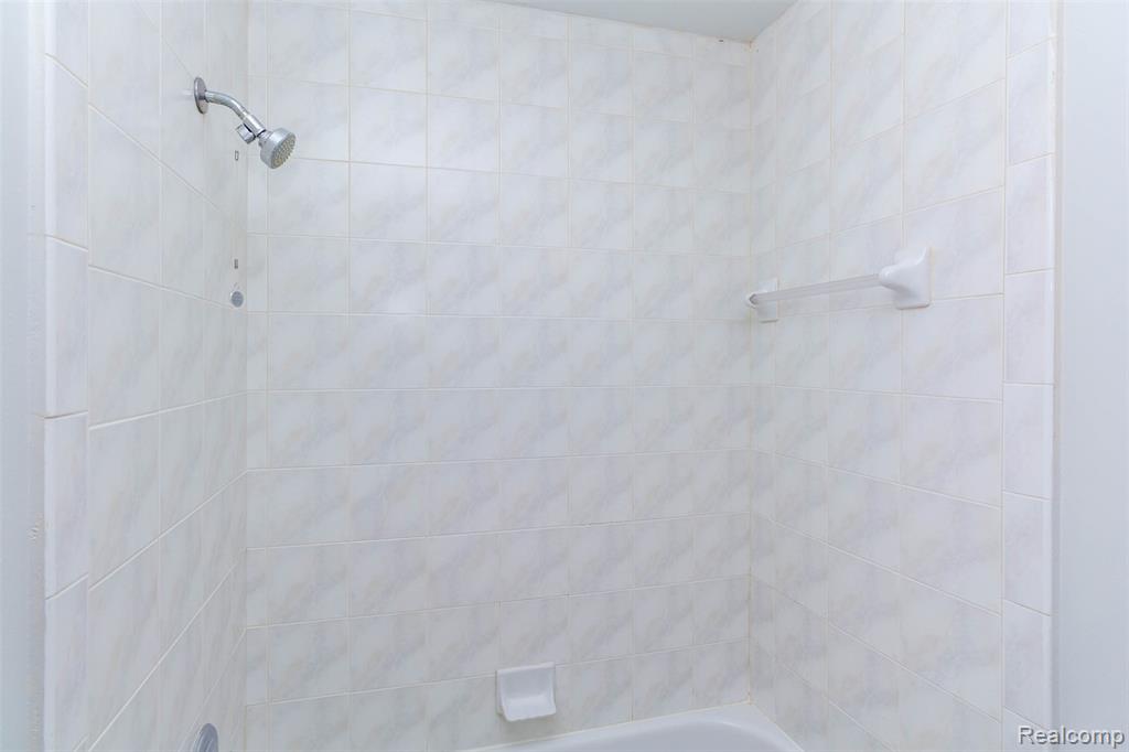 40945 Justin Drive, Sterling Heights, MI 48310 — Photo 30