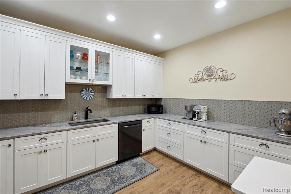 31187 LIVINGSTON Drive, Novi, MI 48377 — Photo 4