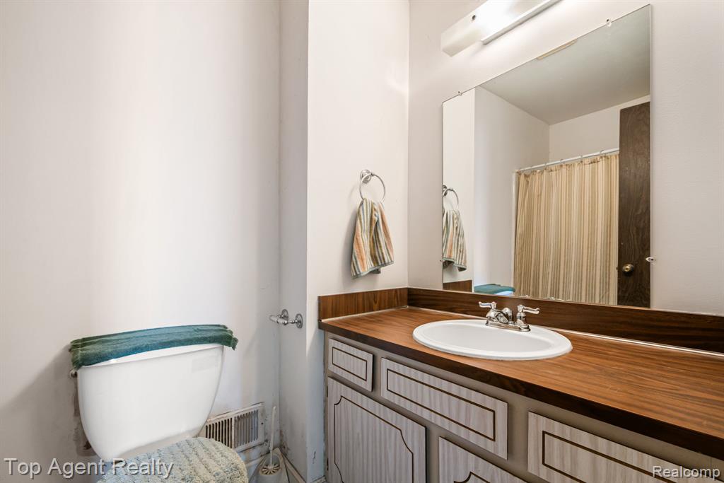 24755 Meadow Lane, Harrison Township, MI — Photo 33