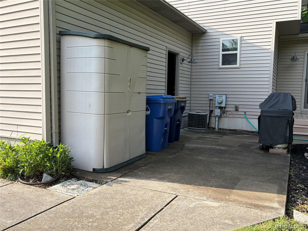 490 Cove View Drive, Waterford, MI 48327 — Photo 6