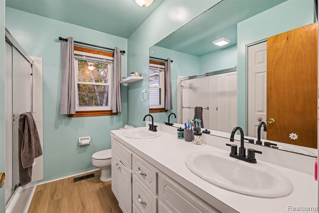 5449 S Genesee Road, Grand Blanc, MI 48439 — Photo 8