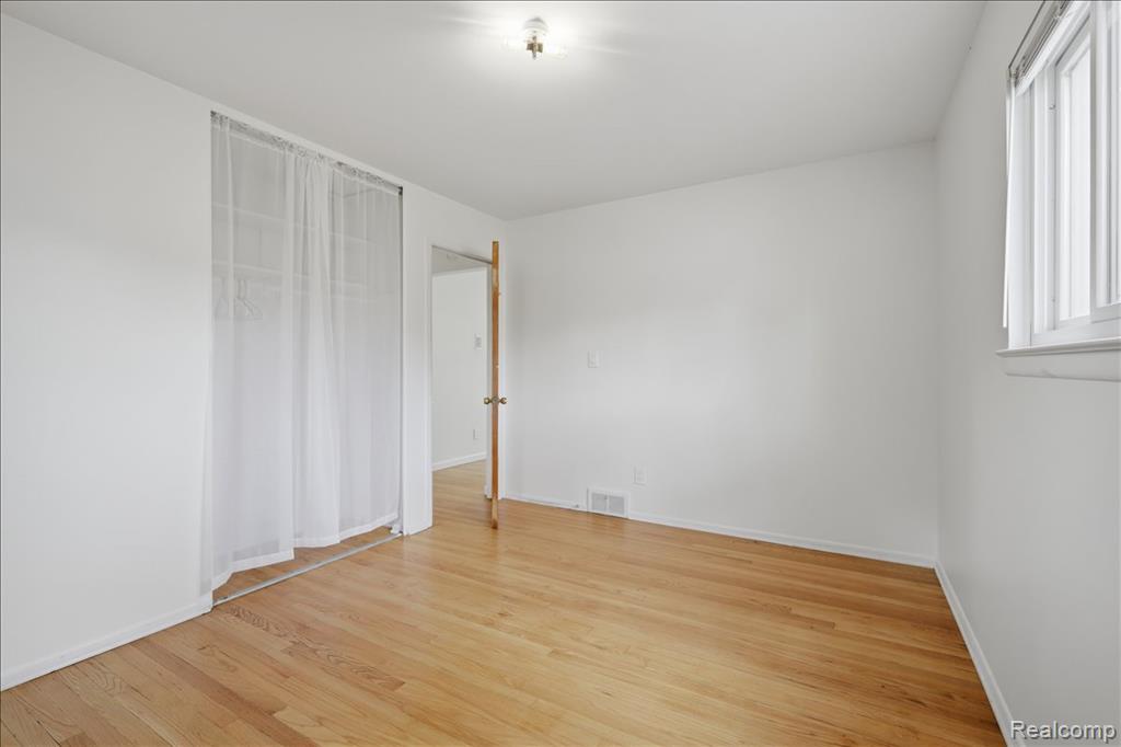 28146 Park Court, Madison Heights, MI 48071 — Photo 22