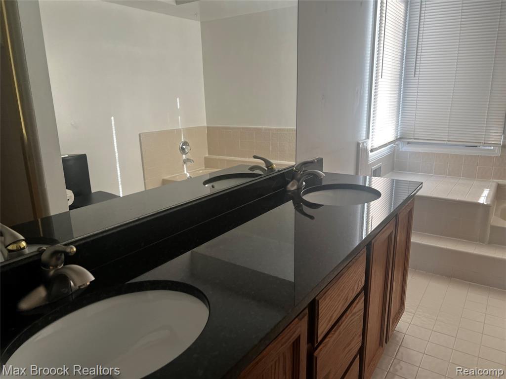 6330 Odessa Drive, West Bloomfield, MI 48324 — Photo 10