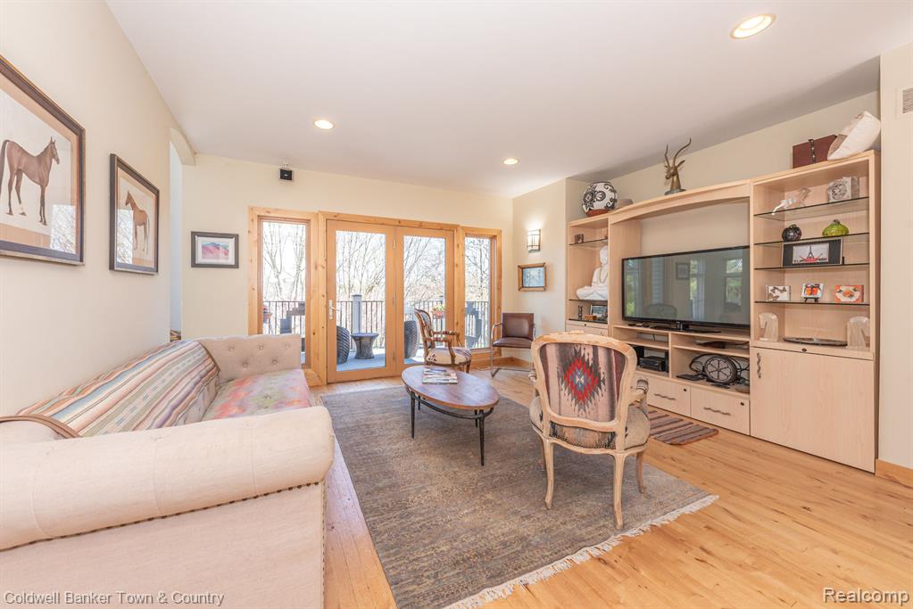 9945 ROLLING GREENS Drive, Pinckney, MI 48169 — Photo 26