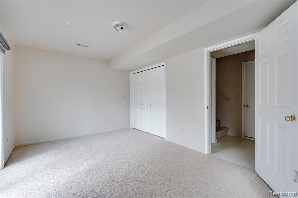 432 CHERRY ORCHARD Road, Canton, MI 48188 — Photo 38