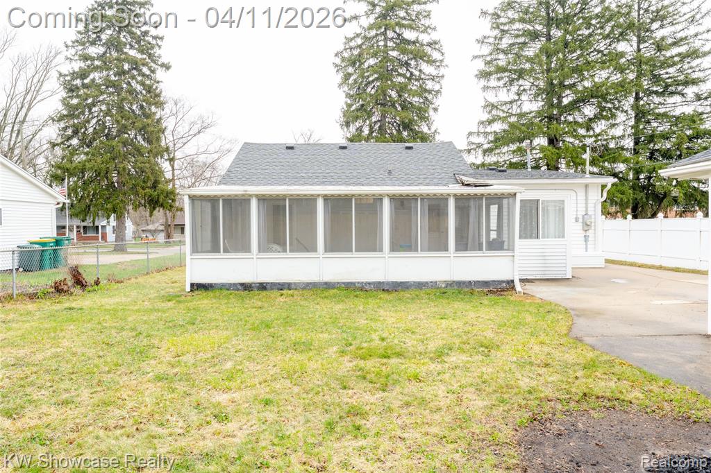 23033 Hawthorne Street, Farmington, MI 48336 — Photo 25