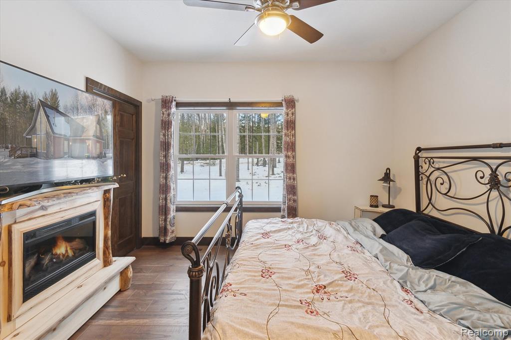 4345 Brenda Court, MI 48656 — Photo 24