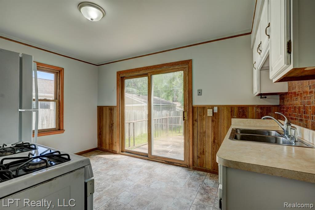 23038 Violet Street, Farmington, MI 48336 — Photo 7