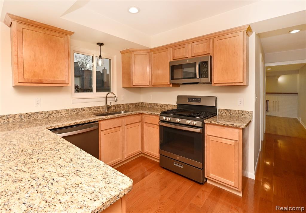 5541 Meadow Lane, Shelby Twp, MI 48316 — Photo 11