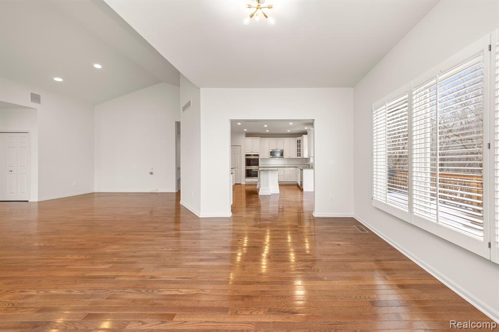 7258 CRACKLING CREEK Circle, West Bloomfield, MI — Photo 9