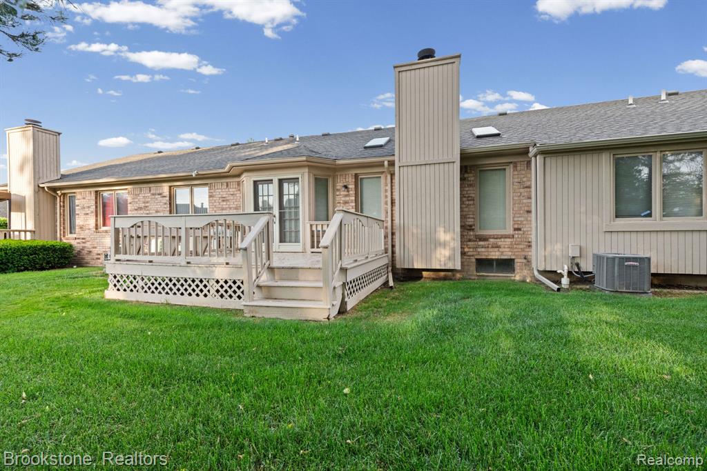 41213 Whispering Oaks Drive, 19, Clinton Twp, MI 48038 — Photo 19