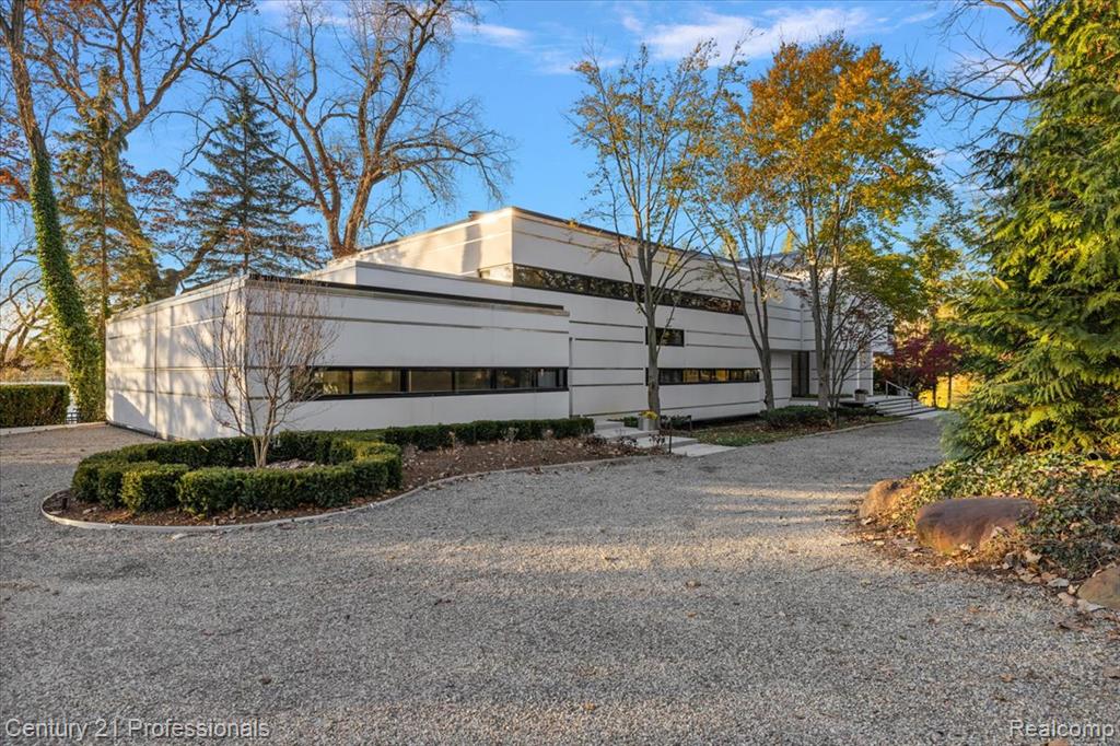 5904 Wing Lake Road, Bloomfield Hills, MI 48301 — Photo 4