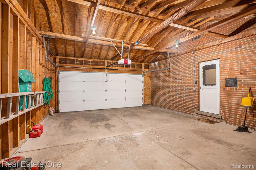 926 BYRON Drive, Milford, MI 48381 — Photo 18
