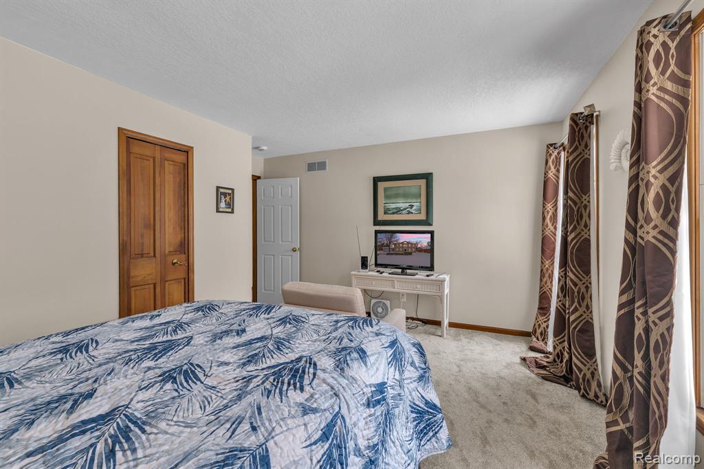 8121 Saint James Drive, Grosse Ile, MI 48138 — Photo 31