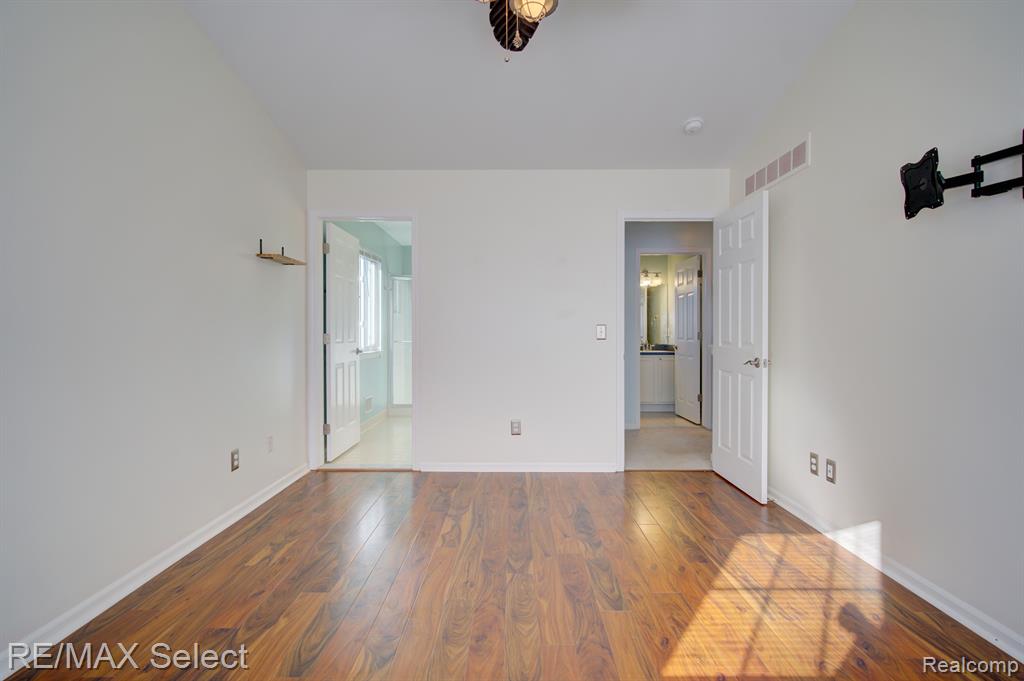 8056 LARK Lane, Grand Blanc, MI 48439 — Photo 22