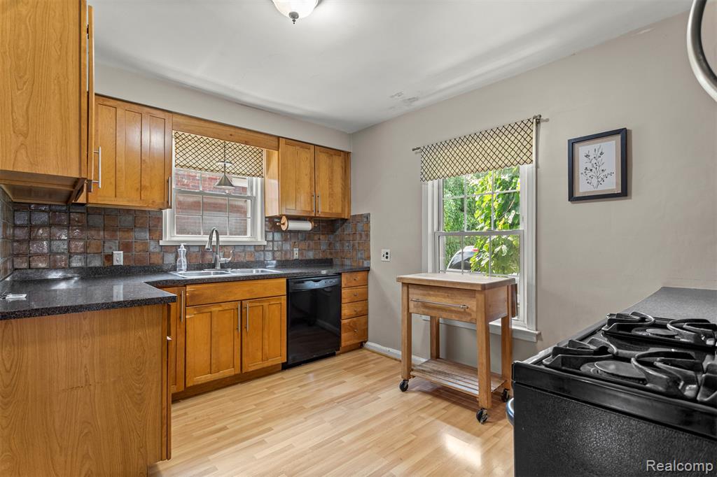 5429 Orchard Avenue, Dearborn, MI 48126 — Photo 15