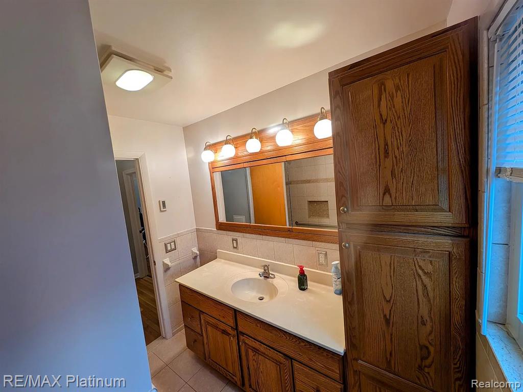 7725 Berwick Drive, Westland, MI — Photo 15