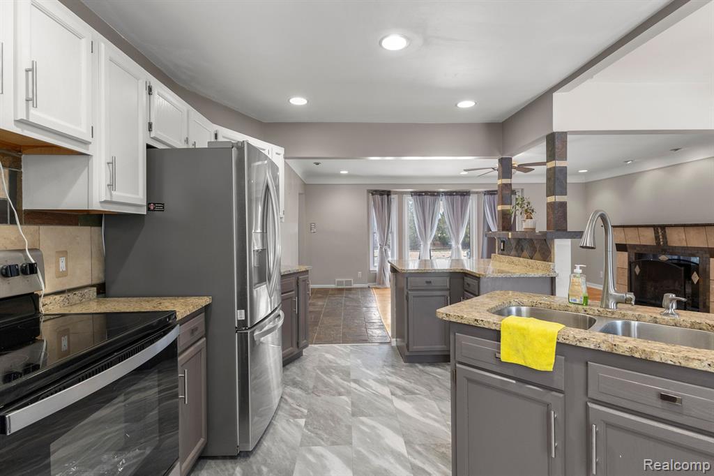 4255 SAMOSET Road, Royal Oak, MI 48073 — Photo 16