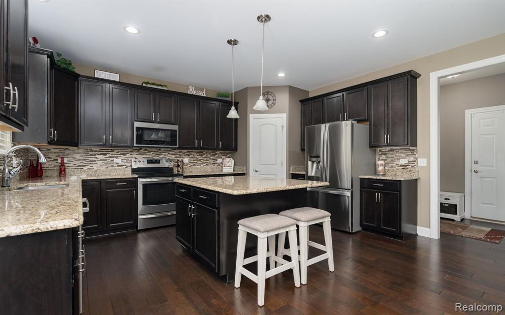 5657 GOLF POINTE Drive, Clarkston, MI 48348 — Photo 14